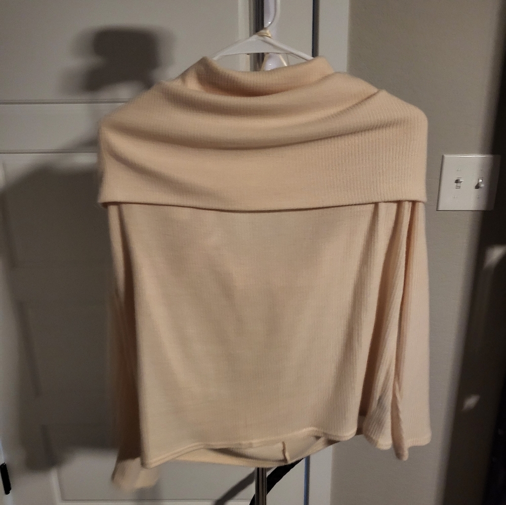 Urban outfitters ivory off the shoulder sweater M
